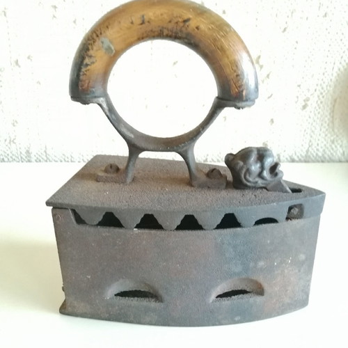 Charcoal irons used, set of 2 pieces, circa 1930