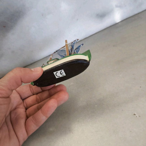 Handmade boat used, dimensions 9x3 cm, height 7 cm