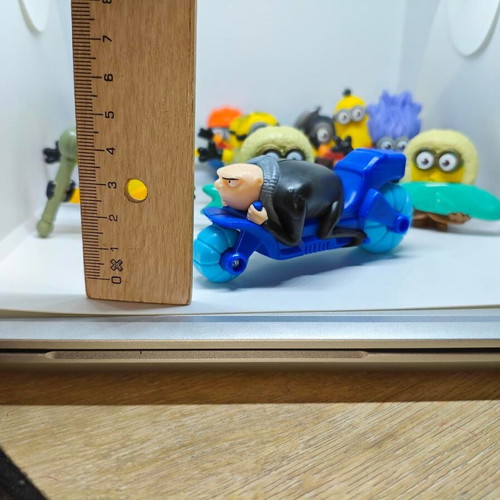 Despicable Me & Minions McDonald's collectible set like new, 13 pieces