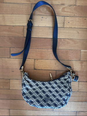 Guess crossbody bag like new