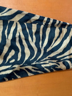 BSB skirt size M like new, mini length, black and beige