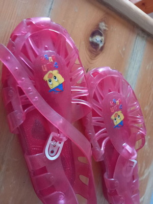 Children's beach shoes new, size 34/35, pink