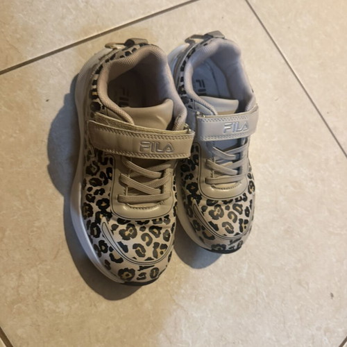 Fila girls' athletic shoes used, size 32, white beige