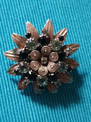 Vintage Dimitriadis brooch like new with Swarovski crystals gray silver