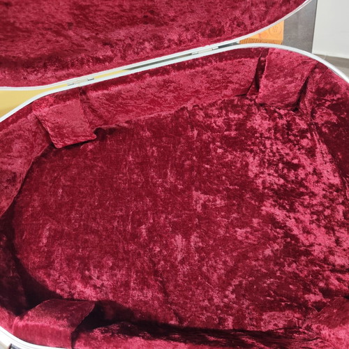 Hiscox guitar case used with defects, 38cm