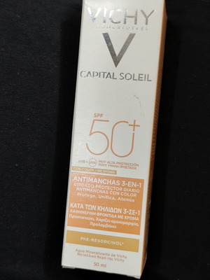 Vichy Capital Soleil αντηλιακή κρέμα προσώπου με χρώμα SPF 50+