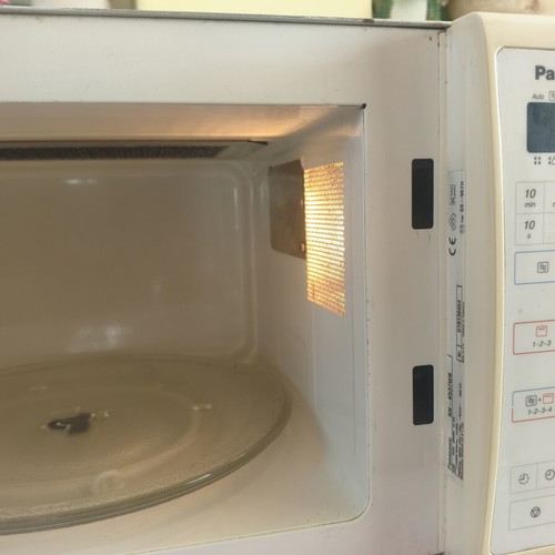 Panasonic NN-K537WB Microwave Oven 26l like new with Grill function