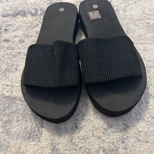 Elastic slippers size 40 new, black, lightweight and comfortable