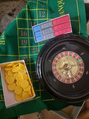 Vintage roulette like new, board game with chips and felt