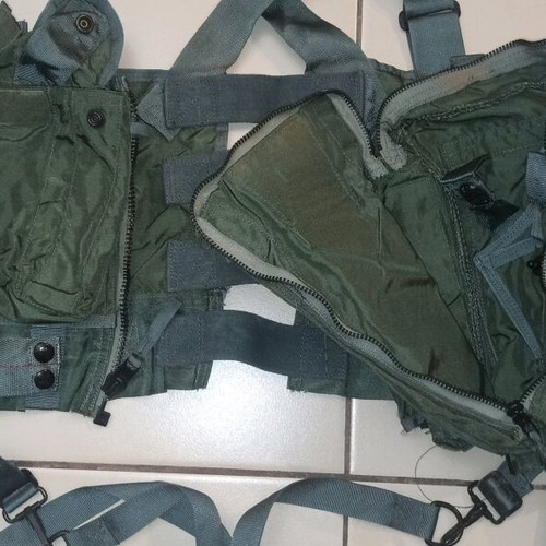 US Navy 1982 SV-2B pilot survival vest like new
