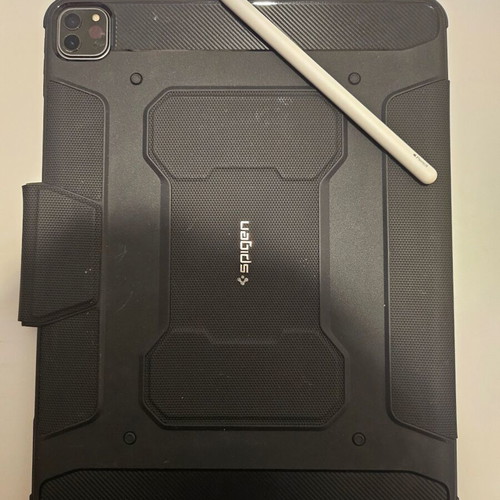 Ipad Pro 12.9 M1 2TB 5G used with Pencil 2 and Spigen Armor case