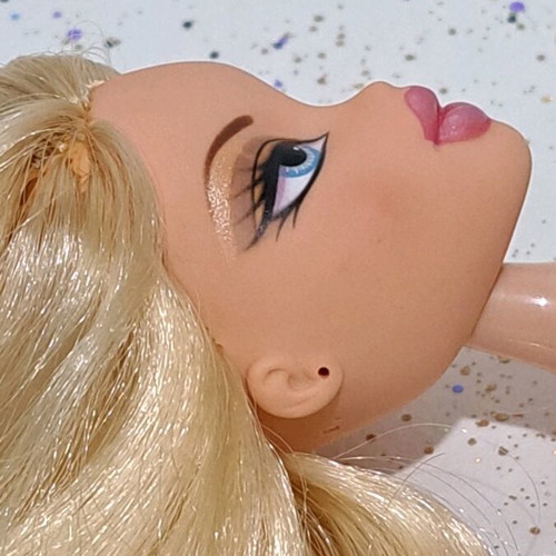 Bratz lot of 2 used Cloe dolls with flaws