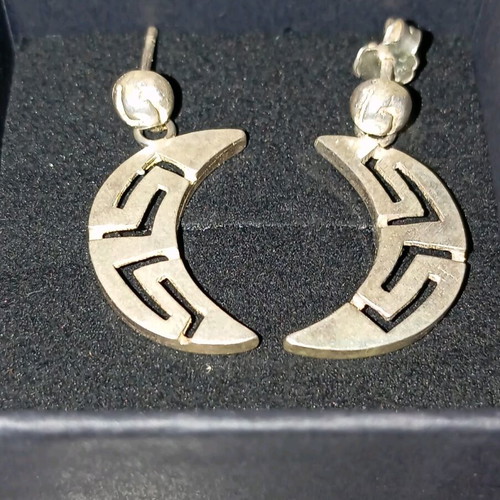 Silver crescent-shaped dangling earrings new with 925 stamp