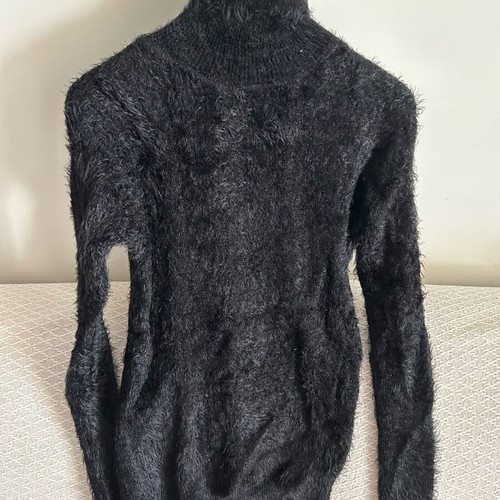 Fluffy turtleneck sweater new, black, very stretchy