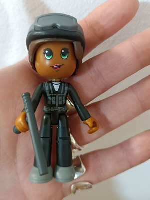 Devseries figure like new with box and detachable parts