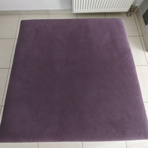 Living room stool like new, purple with 4 metal legs