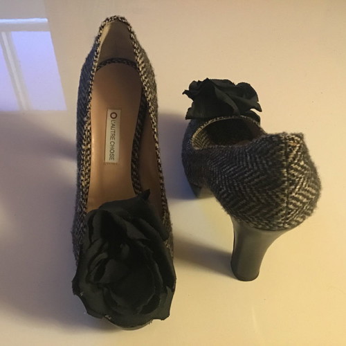 Woolen high heel pumps L Autre Chose used with textile flower detail