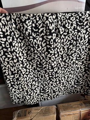Elastic skirt H&M like new, black and white, sizes S and M