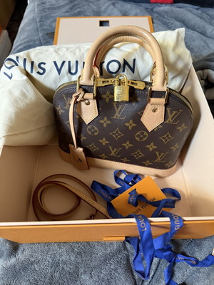 Louis Vuitton Alma BB τσάντα σαν καινούργια με απόδειξη και μικροτσίπ
