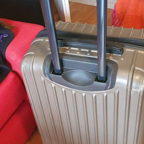 Suitcase used with 4 wheels in good condition