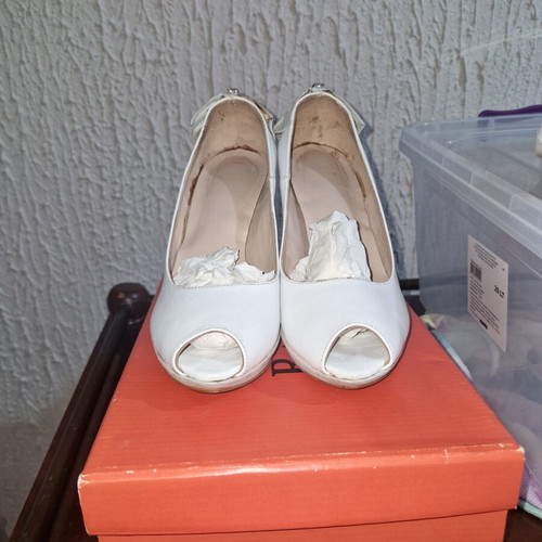 White pumps with silver details, like new, size 37, handmade
