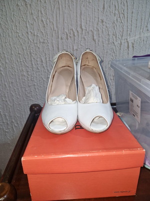 White pumps with silver details, like new, size 37, handmade