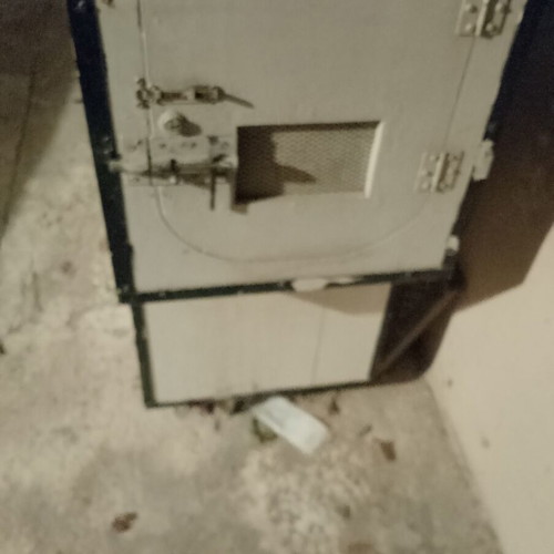 Pet carrier like new, plywood double top and bottom