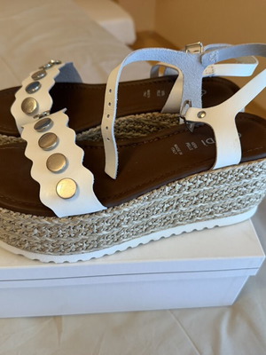 Gaudi white platform sandals new, size 40