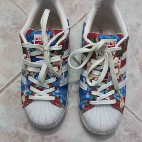 Sports shoes
