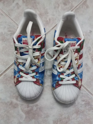 Sports shoes