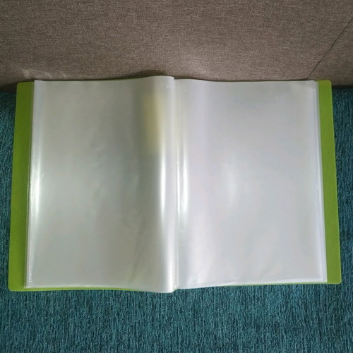 Folder with 40 A4 sleeves in good condition