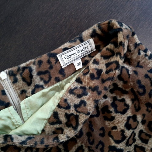 Vintage Leopard Skirt Gianni Rodini like new, mini with fur texture