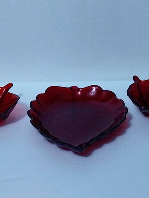 Art Glass Dynasty Gallery Ruby Red Plate and Two Bowls Like New