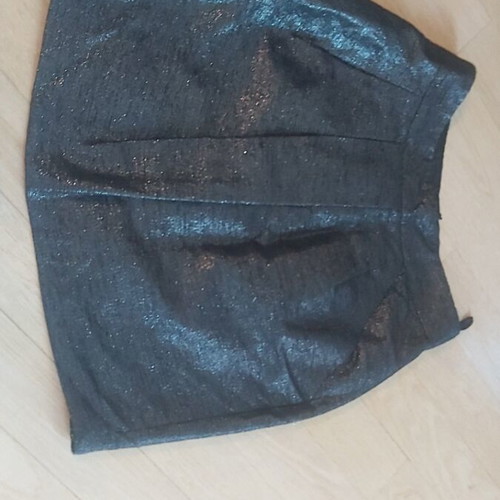 Milk & Honey skirt small like new, size S