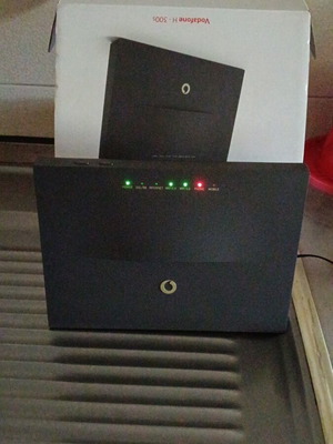 Vodafone 300s ρούτερ μεταχειρισμένο με 2 LAN καλώδια και καλώδιο τηλεφώνου