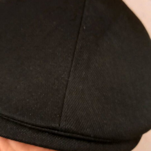 Unisex black flat cap in like new condition, size S