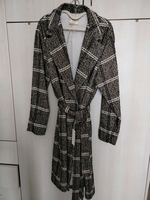 DX Collection coat new, oversized with belt, black and white