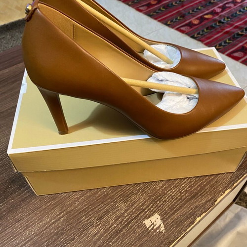 Michael Kors leather pumps size 39 like new, brown