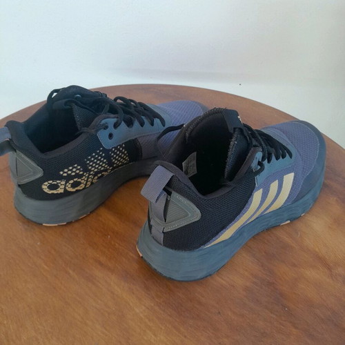 Adidas men's athletic shoes size 40 like new, gray and gold