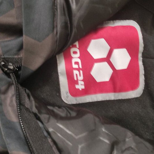 Snow pants for ages 4-6 like new, waterproof for skiing