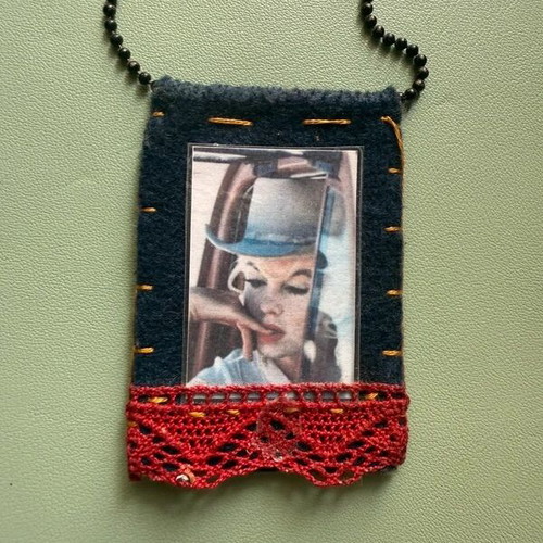 Handmade Marilyn Monroe necklace like new