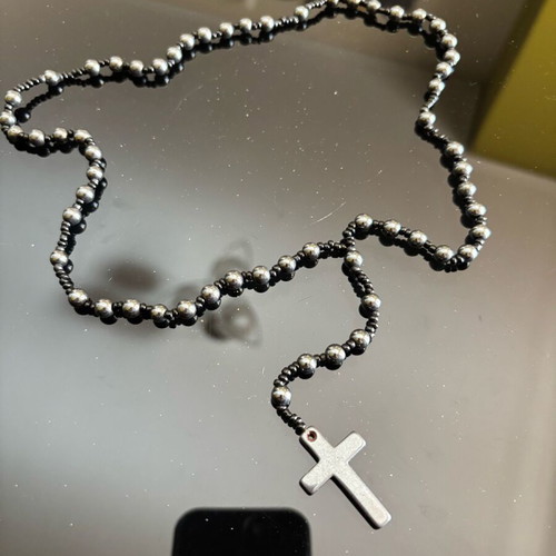 Necklace cross like new