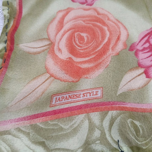 Headscarf used, size 95/85 cm