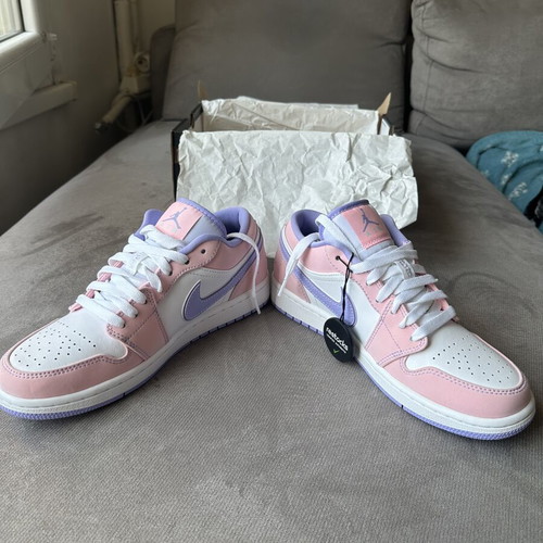 Nike Air Jordan 1 Low SE Arctic Punch Purple Pulse brand new