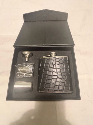 Stainless steel flask set 6oz with 2 cups and funnel like new
