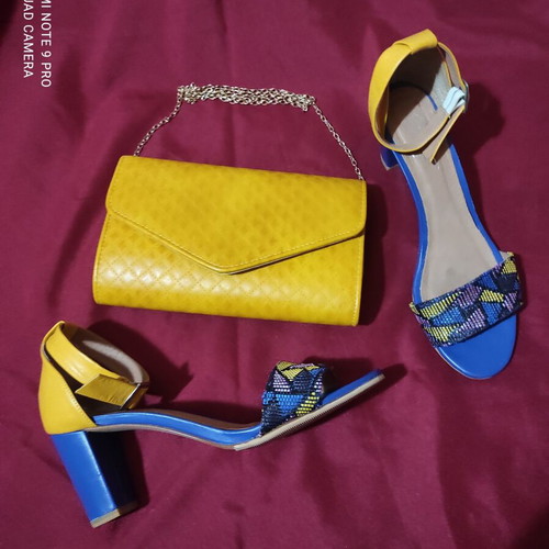 Women's mango yellow envelope bag with quilted surface and gold chain