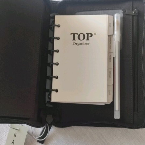 Bartuggi organiser new with zipper and card pockets