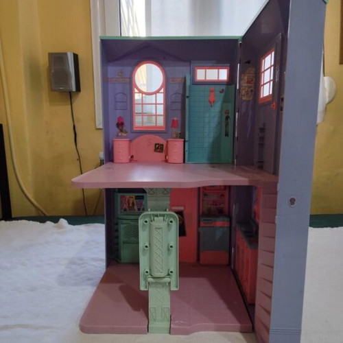 Barbie Fold N Fun Collectible Dollhouse used