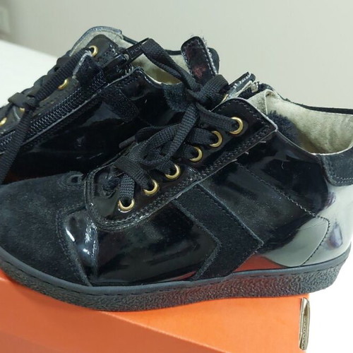 Children's shoes like new, three pairs