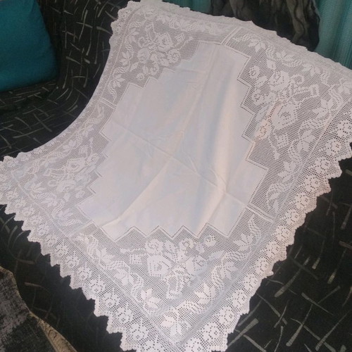 Knitted tablecloth like new 90x90